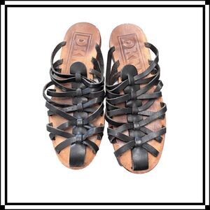 EUC!! All Leather, DKNY Gladiator Style Slip On Sandal, Size 7.5B